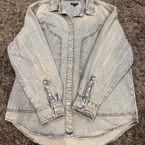 Wild Fable Women's Long Sleeve Oversized Western Denim Shirt